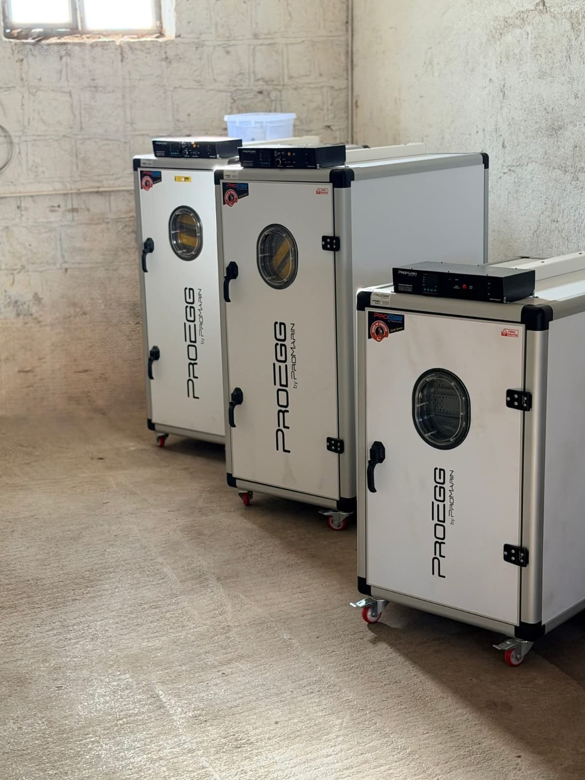 Modern PROEGG incubation machines